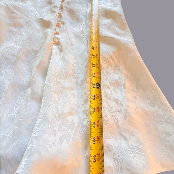 Vintage Victoria's Secret Gold Label Cream Satin Robe and Nightgown Set Sz M - Picture 10 of 10